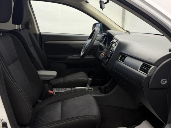 Mitsubishi Outlander III Рестайлинг 2 с пробегом 2016 года, цена 1 415 000 рублей, 176000 км, внедорожник, Автокод Объявления