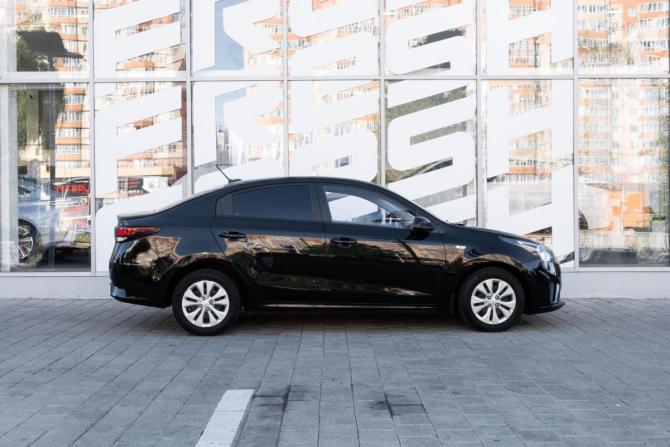 Kia Rio IV Рестайлинг с пробегом 2021 года, цена 1 590 000 рублей, 68027 км, седан, Автокод Объявления