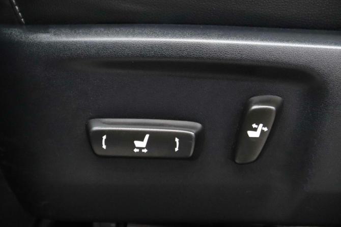 Toyota Hilux VIII с пробегом 2017 года, цена 3 030 350 рублей, 258942 км, пикап, Автокод Объявления