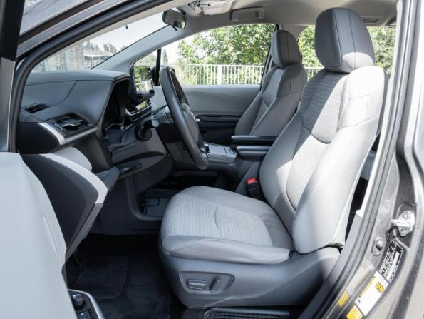 Toyota Sienna IV с пробегом 2021 года, цена 4 030 000 рублей, 81354 км, минивэн, Автокод Объявления