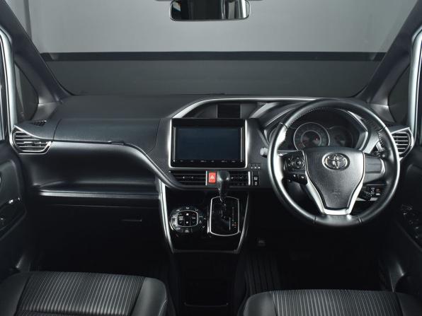 Toyota Voxy III (R80) Рестайлинг с пробегом 2019 года, цена 2 390 995 рублей, 80969 км, минивэн, Автокод Объявления