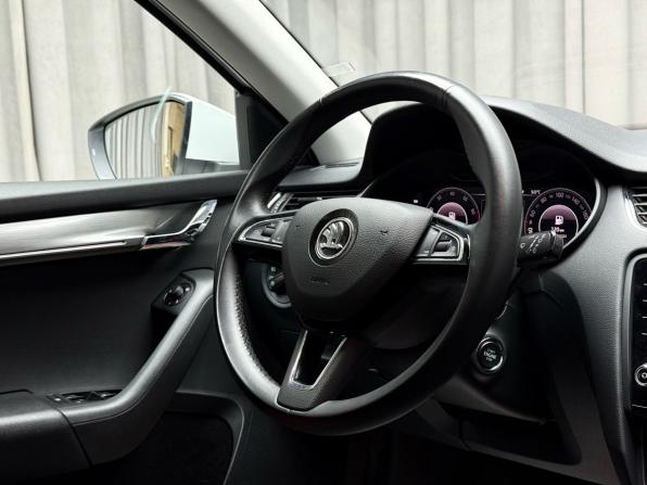 Skoda Octavia III (A7) Рестайлинг с пробегом 2019 года, цена 2 229 000 рублей, 105011 км, лифтбек, Автокод Объявления