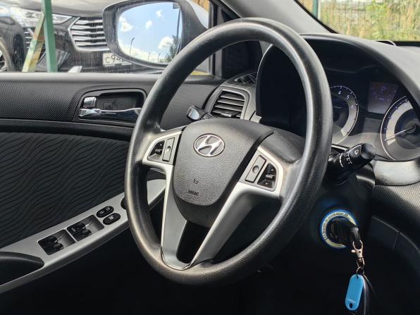 Hyundai Solaris I с пробегом 2011 года, цена 609 000 рублей, 122050 км, седан, Автокод Объявления