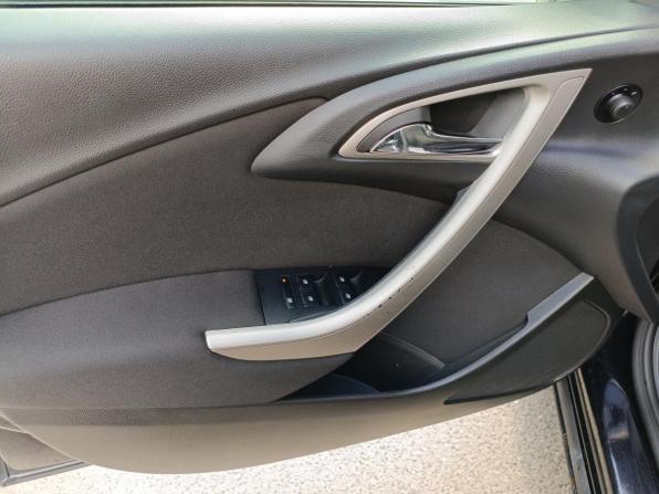 Opel Astra J с пробегом 2011 года, цена 549 000 рублей, 178000 км, хэтчбек, Автокод Объявления