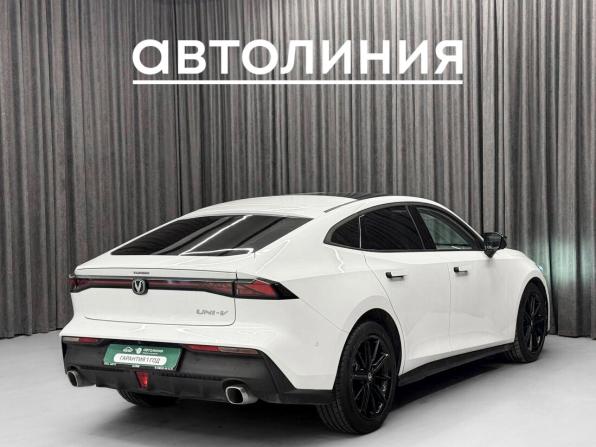 Changan UNI-V I с пробегом 2023 года, цена 2 390 000 рублей, 22700 км, лифтбек, Автокод Объявления
