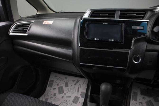 Honda Fit III Рестайлинг с пробегом 2018 года, цена 1 299 000 рублей, 90000 км, хэтчбек, Автокод Объявления