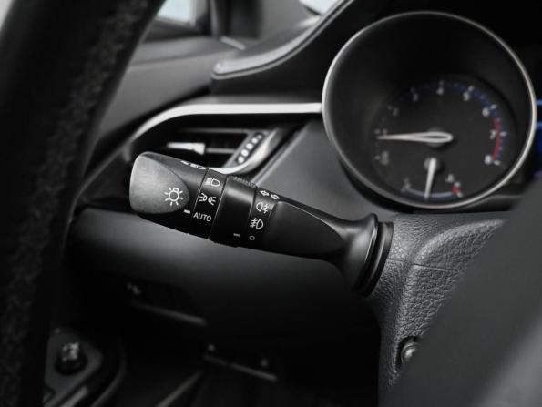 Toyota C-HR I Рестайлинг с пробегом 2019 года, цена 2 329 000 рублей, 137207 км, внедорожник, Автокод Объявления