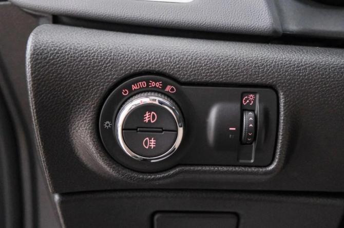 Opel Astra J Рестайлинг с пробегом 2014 года, цена 1 049 000 рублей, 87000 км, седан, Автокод Объявления