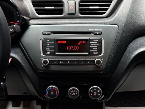 Kia Rio III Рестайлинг с пробегом 2015 года, цена 999 999 рублей, 98234 км, седан, Автокод Объявления