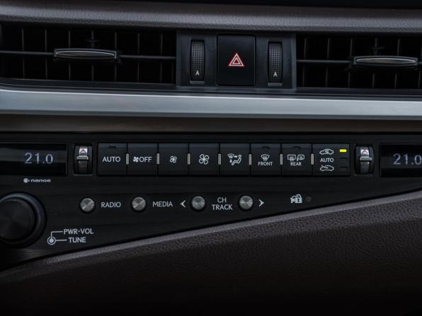 Lexus ES VII с пробегом 2018 года, цена 2 997 000 рублей, 149500 км, седан, Автокод Объявления