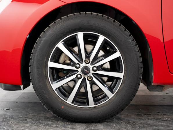 Toyota Ractis II с пробегом 2011 года, цена 975 000 рублей, 133919 км, хэтчбек, Автокод Объявления