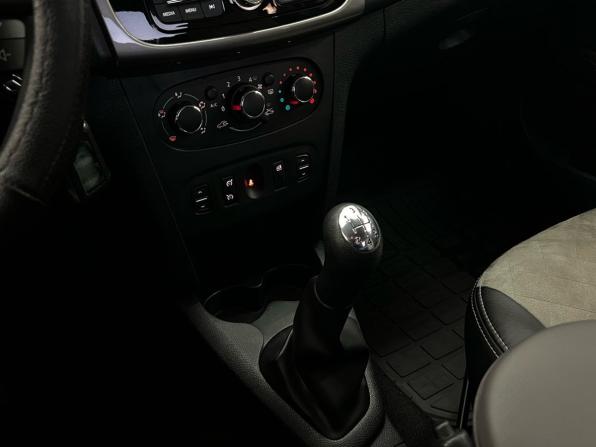Renault Logan II с пробегом 2018 года, цена 865 000 рублей, 143769 км, седан, Автокод Объявления