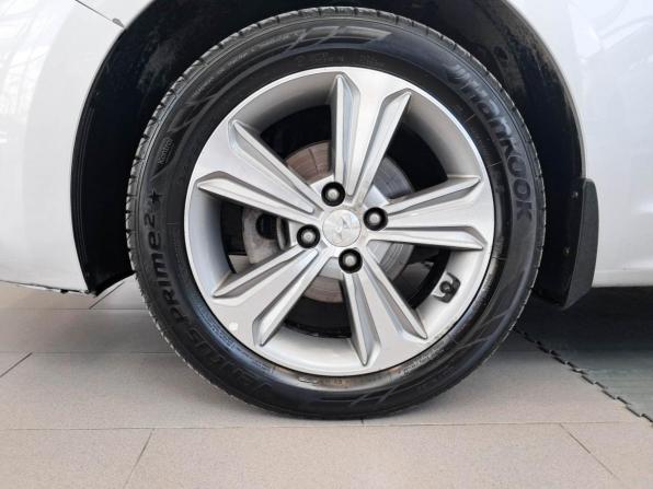 Hyundai Solaris II с пробегом 2018 года, цена 1 628 000 рублей, 51087 км, седан, Автокод Объявления