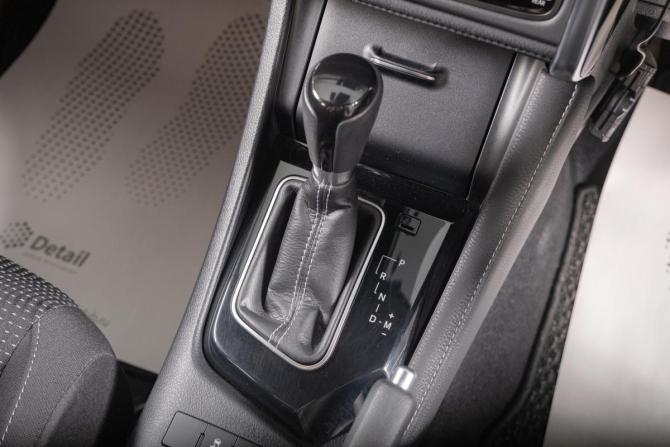 Toyota Auris II Рестайлинг с пробегом 2016 года, цена 1 649 000 рублей, 20000 км, хэтчбек, Автокод Объявления