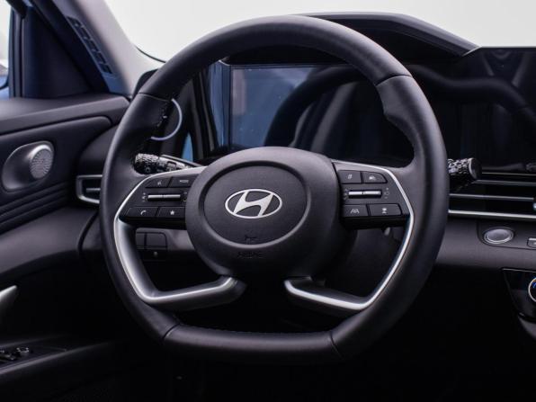 Hyundai Elantra VII (CN7) Рестайлинг с пробегом 2023 года, цена 2 340 000 рублей, 8500 км, седан, Автокод Объявления