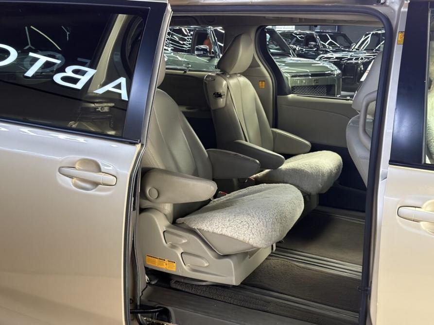 Toyota Sienna III Москва  - изображение 13