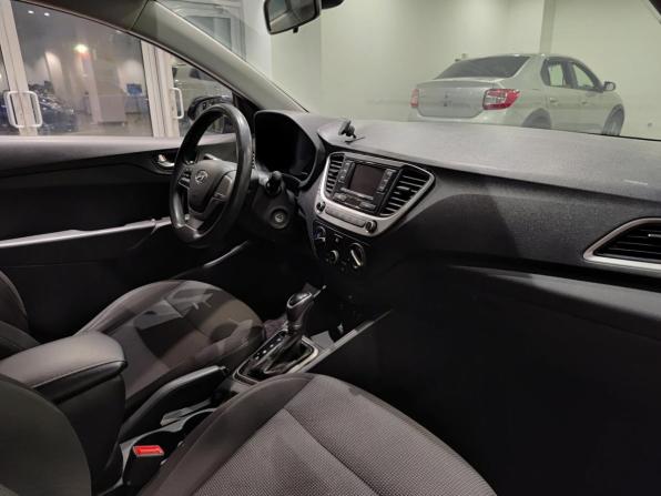 Hyundai Solaris II с пробегом 2018 года, цена 1 325 000 рублей, 175381 км, седан, Автокод Объявления