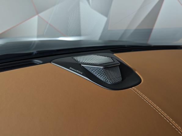 Aston Martin DB12 с пробегом 2024 года, цена 55 000 000 рублей, 2405 км, кабриолет, Автокод Объявления