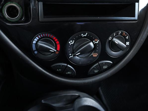 Ford Focus I Рестайлинг с пробегом 2004 года, цена 198 000 рублей, 323963 км, седан, Автокод Объявления