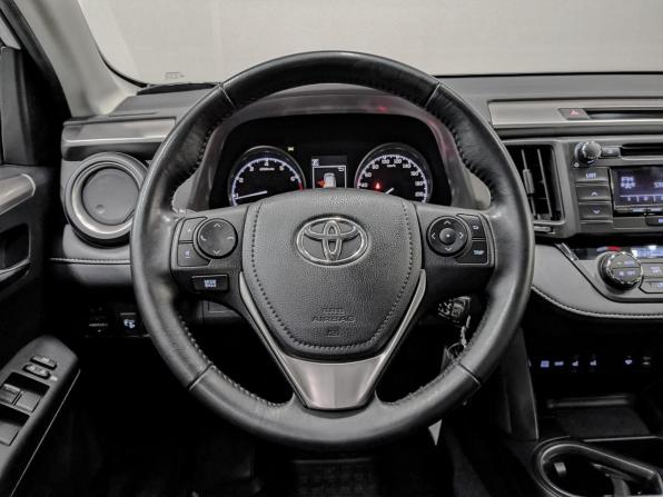 Toyota RAV4 IV (XA40) Рестайлинг с пробегом 2018 года, цена 2 740 000 рублей, 17934 км, внедорожник, Автокод Объявления