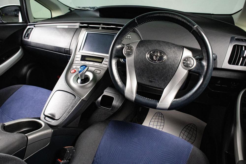 Toyota Prius III Рестайлинг (XW30) Сургут  - изображение 12