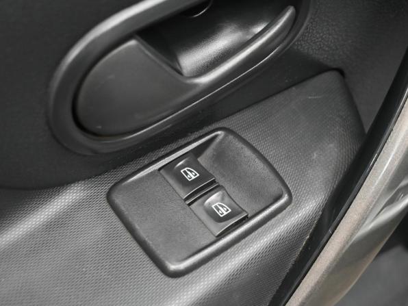 Renault Sandero II Рестайлинг с пробегом 2018 года, цена 950 000 рублей, 140385 км, хэтчбек, Автокод Объявления