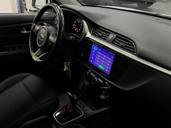 Kia Rio IV Рестайлинг с пробегом 2021 года, цена 1 640 000 рублей, 75000 км, хэтчбек, Автокод Объявления