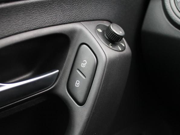 Volkswagen Polo V Рестайлинг с пробегом 2018 года, цена 1 340 000 рублей, 143922 км, седан, Автокод Объявления