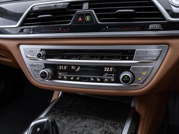 BMW 7 серии VI (G11/G12) с пробегом 2017 года, цена 3 190 000 рублей, 120784 км, седан, Автокод Объявления