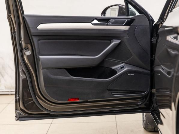 Volkswagen Passat B8 с пробегом 2018 года, цена 1 798 000 рублей, 138946 км, седан, Автокод Объявления