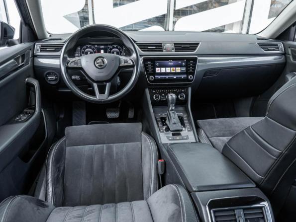 Skoda Superb III Рестайлинг с пробегом 2019 года, цена 2 500 000 рублей, 147478 км, лифтбек, Автокод Объявления