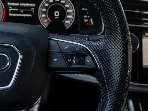 Audi Q8 I (4M) с пробегом 2019 года, цена 5 600 000 рублей, 80396 км, внедорожник, Автокод Объявления