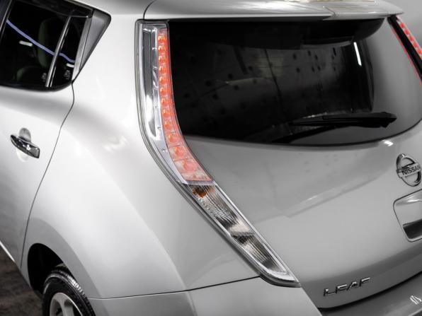 Nissan Leaf I (ZE0/AZE0) с пробегом 2011 года, цена 592 000 рублей, 121954 км, хэтчбек, Автокод Объявления