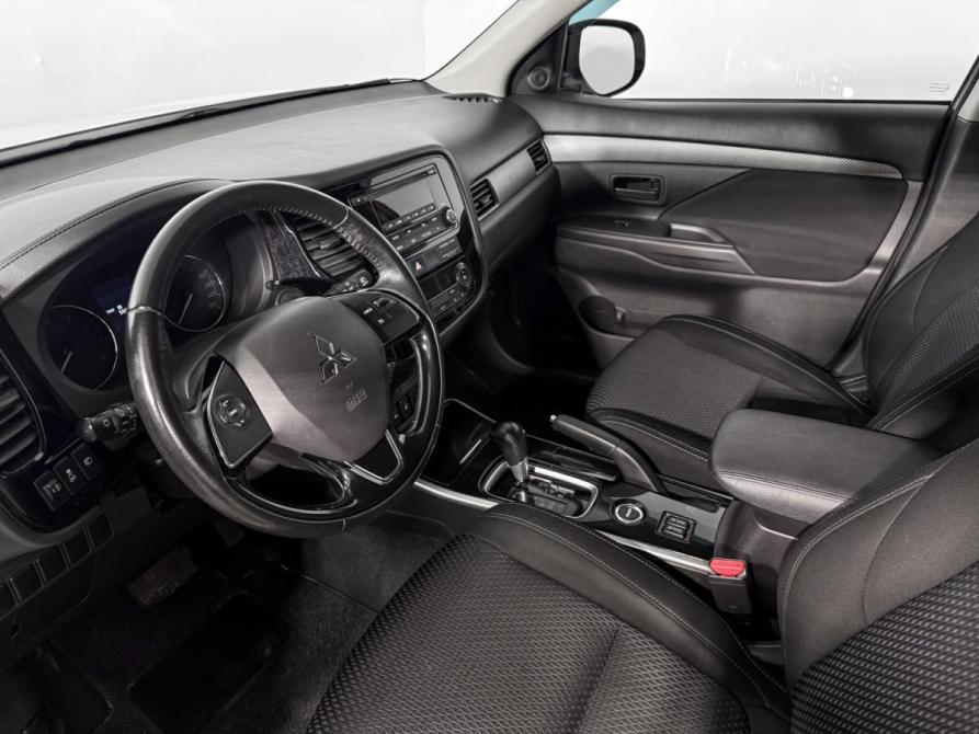 Mitsubishi Outlander III Рестайлинг 2 Санкт-Петербург  - изображение 9