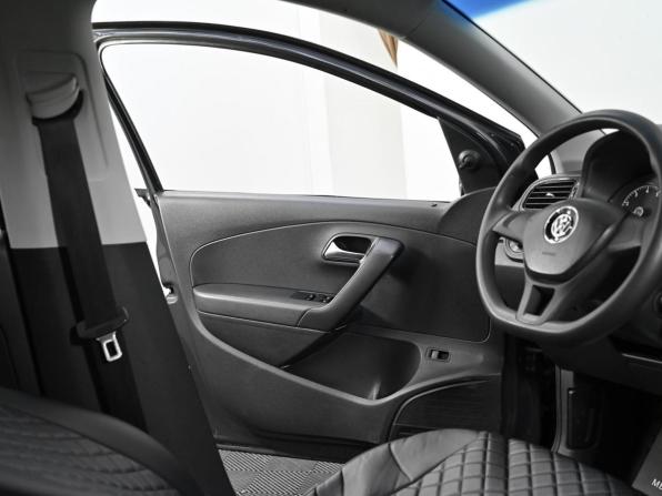 Volkswagen Polo V Рестайлинг с пробегом 2016 года, цена 899 000 рублей, 102000 км, седан, Автокод Объявления