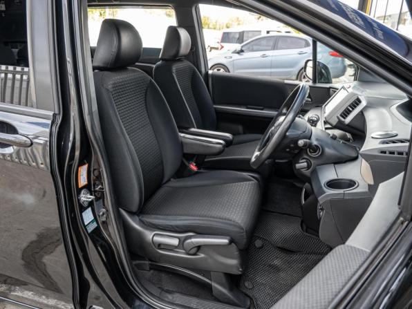 Honda Freed I Рестайлинг с пробегом 2013 года, цена 1 265 000 рублей, 207770 км, компактвэн, Автокод Объявления