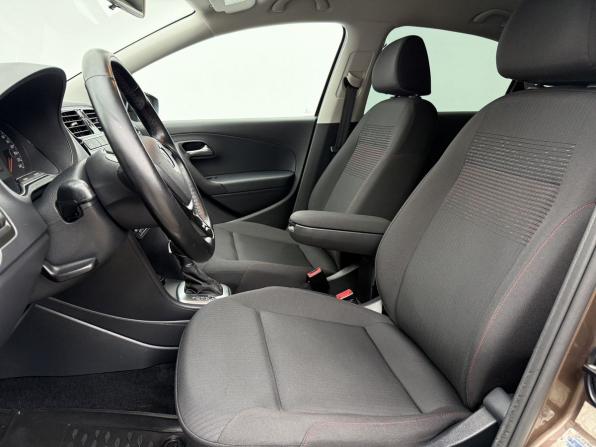 Volkswagen Polo V Рестайлинг с пробегом 2017 года, цена 1 250 000 рублей, 57000 км, седан, Автокод Объявления