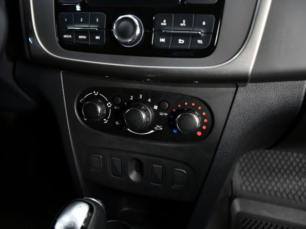 Renault Sandero II Рестайлинг с пробегом 2020 года, цена 1 267 000 рублей, 42270 км, хэтчбек, Автокод Объявления
