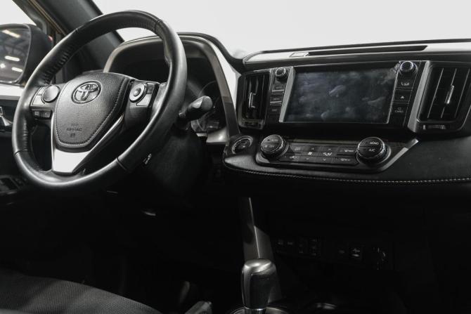 Toyota RAV4 IV (XA40) Рестайлинг с пробегом 2018 года, цена 2 699 000 рублей, 71000 км, внедорожник, Автокод Объявления