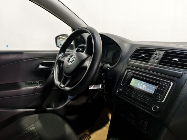 Volkswagen Polo V Рестайлинг с пробегом 2017 года, цена 848 000 рублей, 176515 км, седан, Автокод Объявления