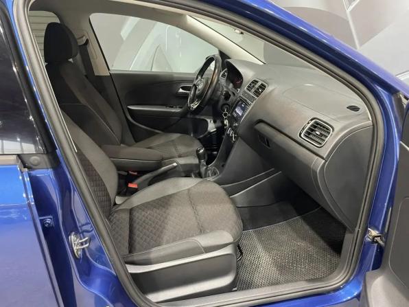 Volkswagen Polo V Рестайлинг с пробегом 2018 года, цена 970 000 рублей, 102000 км, седан, Автокод Объявления