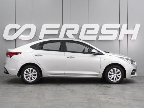 Hyundai Solaris II с пробегом 2017 года, цена 1 029 000 рублей, 165368 км, седан, Автокод Объявления