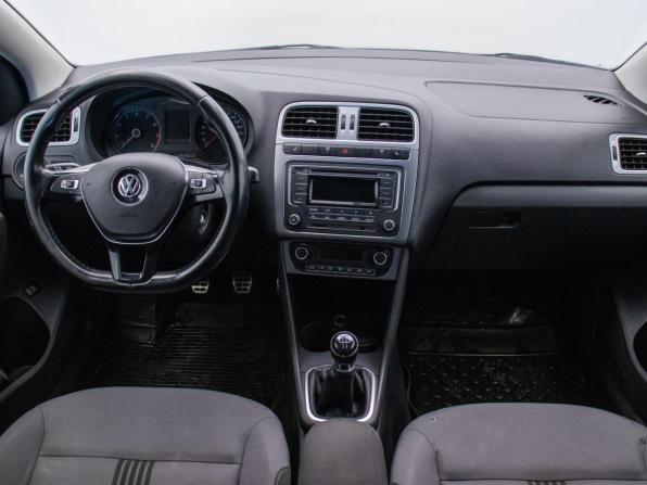 Volkswagen Polo V Рестайлинг с пробегом 2017 года, цена 940 000 рублей, 137063 км, седан, Автокод Объявления