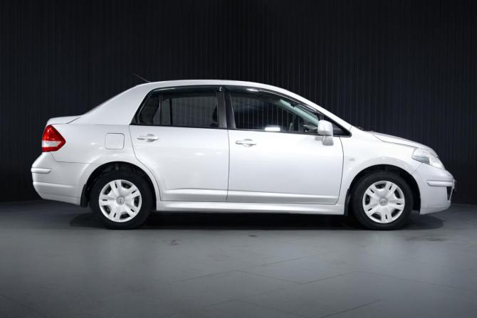Nissan Tiida I Рестайлинг с пробегом 2010 года, цена 735 000 рублей, 193874 км, седан, Автокод Объявления