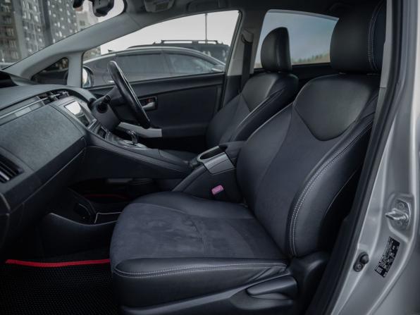 Toyota Prius III Рестайлинг (XW30) с пробегом 2013 года, цена 1 335 000 рублей, 297555 км, лифтбек, Автокод Объявления