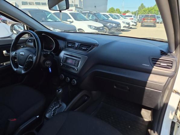 Kia Rio III Рестайлинг с пробегом 2016 года, цена 880 000 рублей, 132844 км, седан, Автокод Объявления