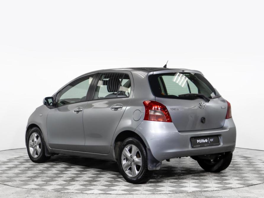 Toyota Yaris II Москва  - изображение 5