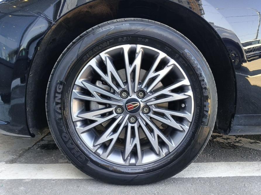 Hongqi H5 II Москва  - изображение 9