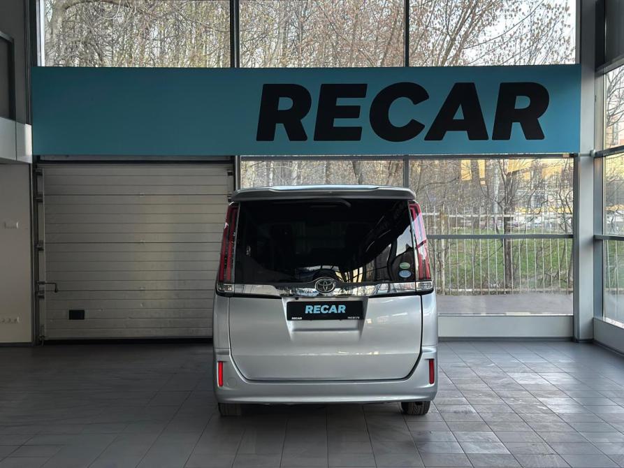Toyota Noah III (R80) Санкт-Петербург  - изображение 4