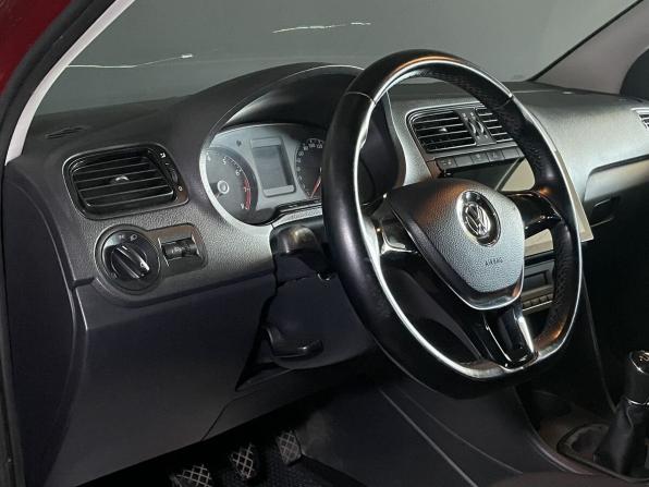 Volkswagen Polo V Рестайлинг с пробегом 2016 года, цена 899 000 рублей, 211802 км, седан, Автокод Объявления